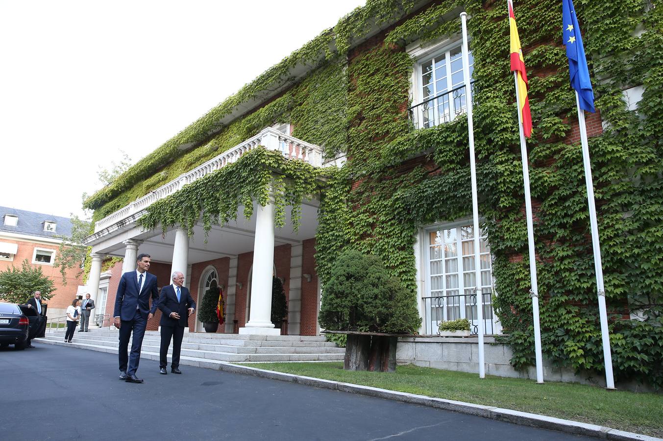 Fotos: Las imágenes del encuentro entre Pedro Sánchez y José Ignacio Ceniceros en Moncloa