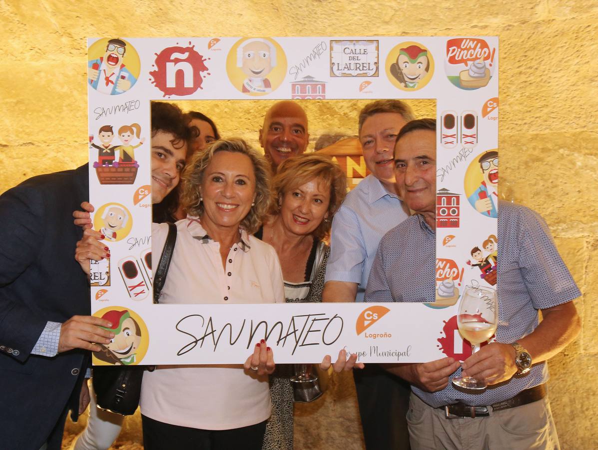 Fotos: Ciudadanos da la bienvenida a las fiestas de San Mateo