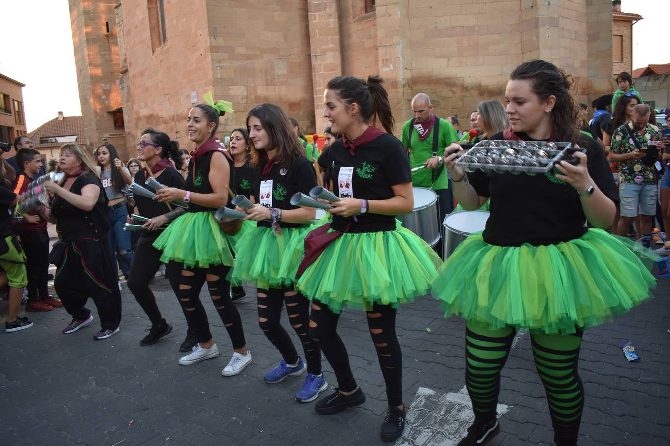 La Corporación infantil leyó el pregón y protagonizó el disparo del cohete que abre cinco días de fiesta por Santa Eufemia