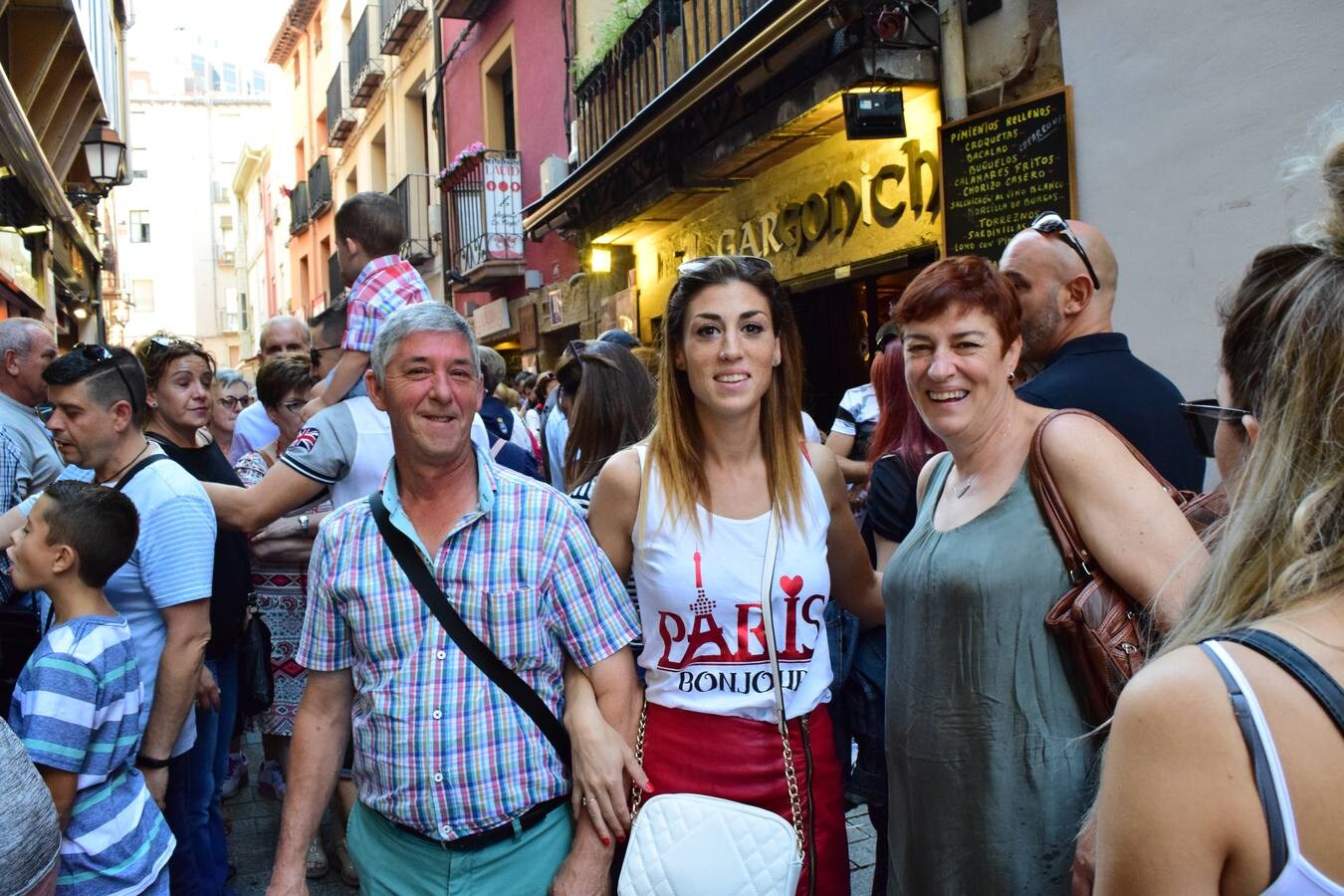 La calle logroñesa estaba atestada de gente disfrutando de los pinchos.