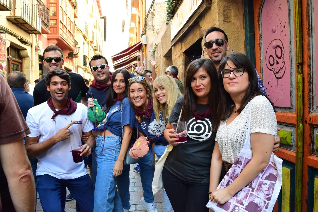 La calle logroñesa estaba atestada de gente disfrutando de los pinchos.