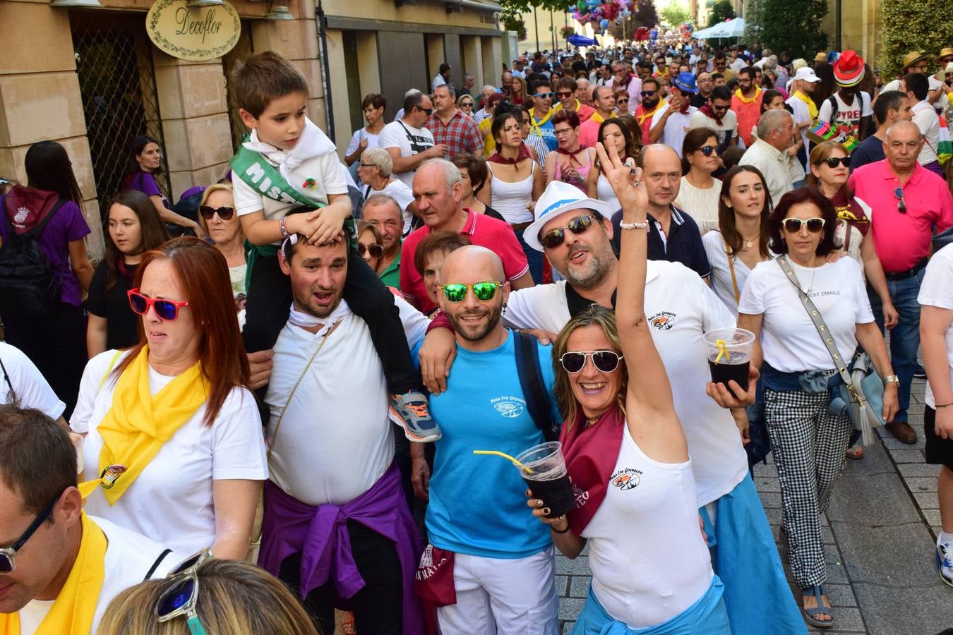 Miles de personas llenan hoy las calles de Logroño.