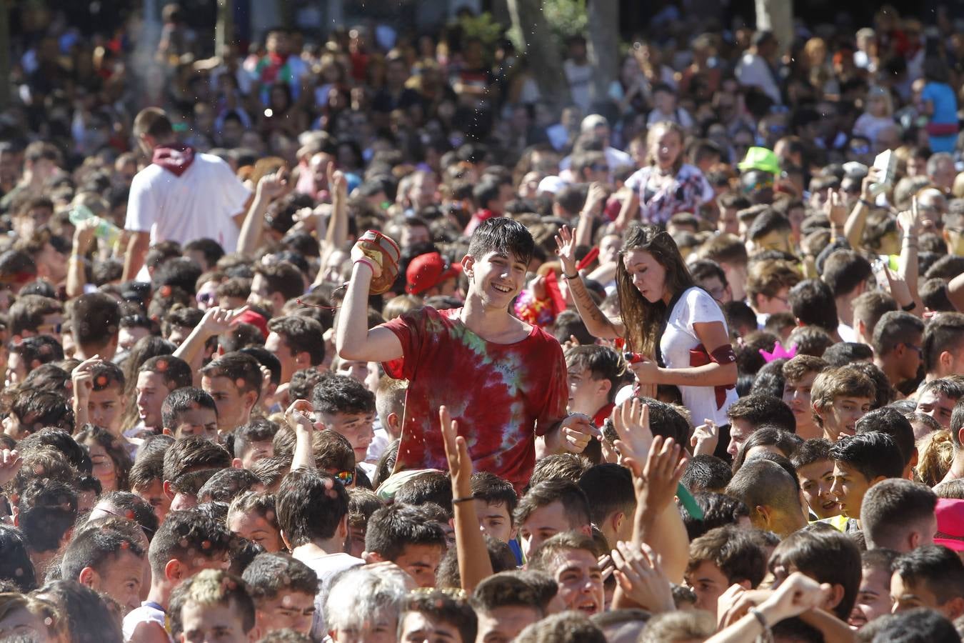 Las imágenes de la plaza del Ayuntamiento en el disparo del cohete