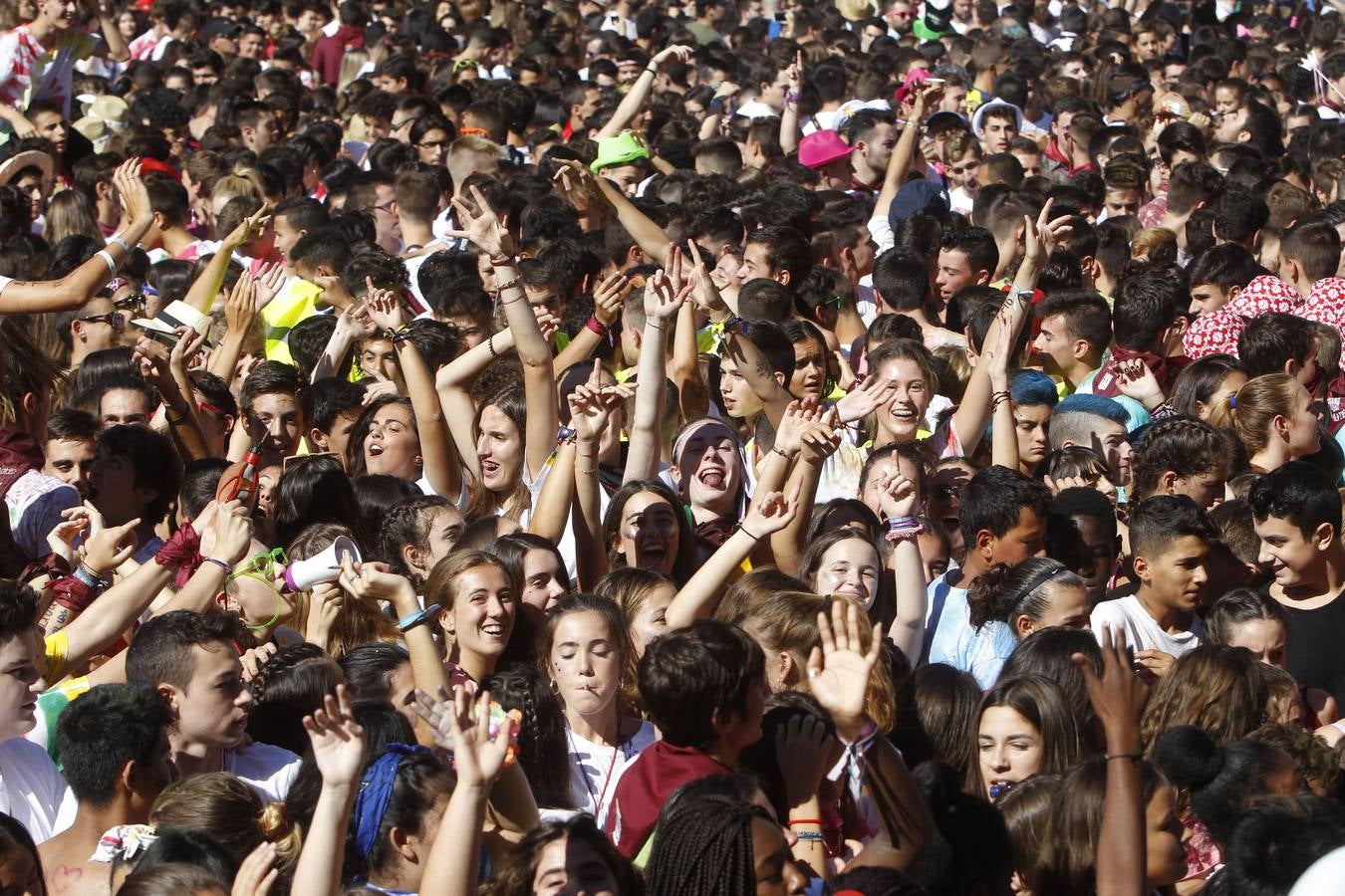 Las imágenes de la plaza del Ayuntamiento en el disparo del cohete