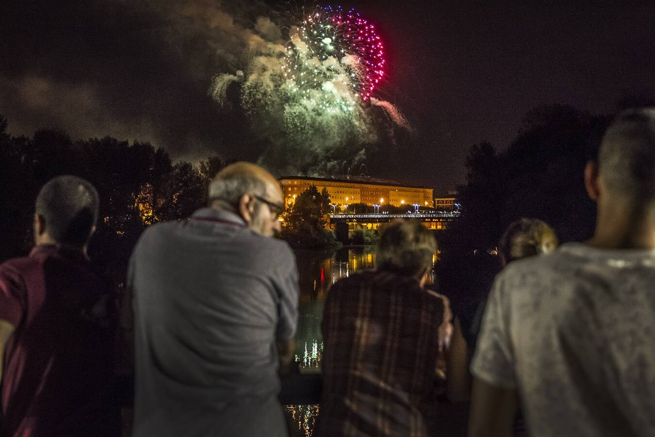 La pirotecnia Vulcano iluminó el cielo de Logroño en la primera noche festiva