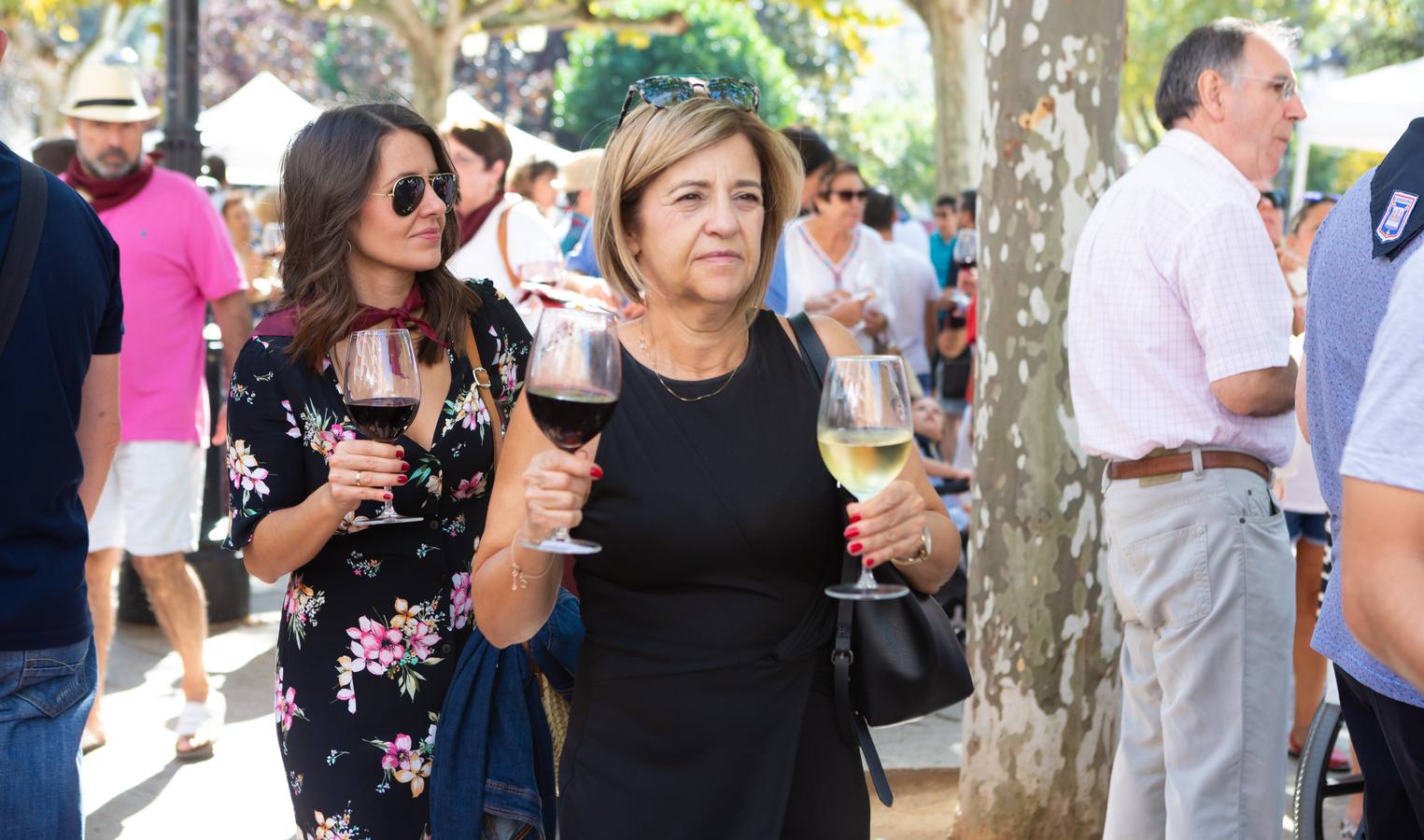 Los asistentes disfrutaron de ricos pinchos y buenos vinos.