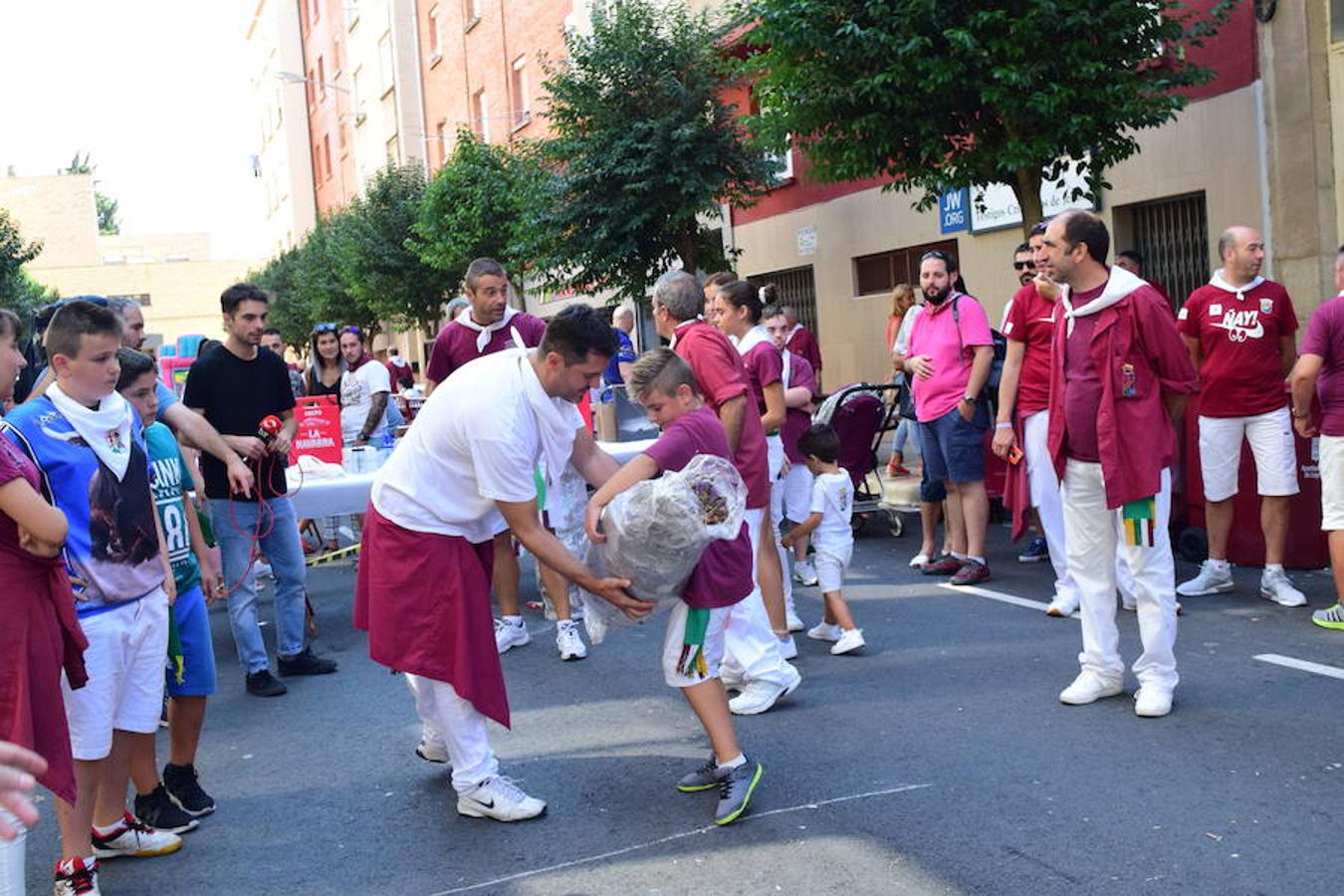 Celebración del VI Concurso de lanzamiento de gavillas organizado por la Peña La Rioja.