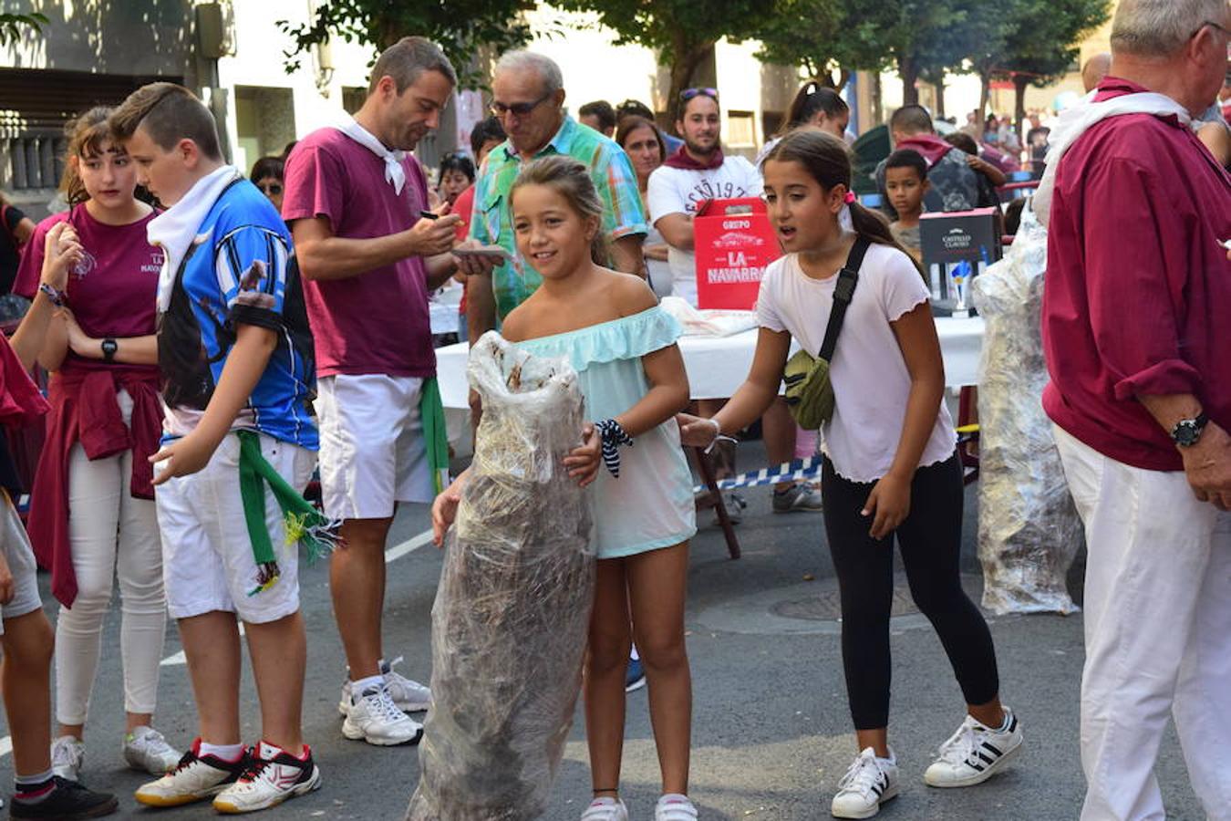 Celebración del VI Concurso de lanzamiento de gavillas organizado por la Peña La Rioja.