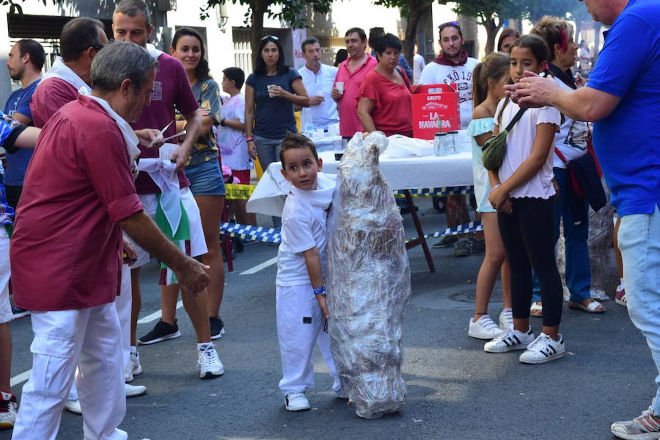 Celebración del VI Concurso de lanzamiento de gavillas organizado por la Peña La Rioja.