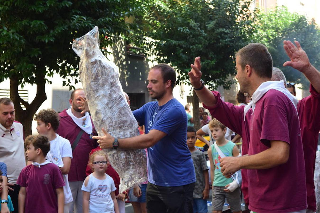 Celebración del VI Concurso de lanzamiento de gavillas organizado por la Peña La Rioja.