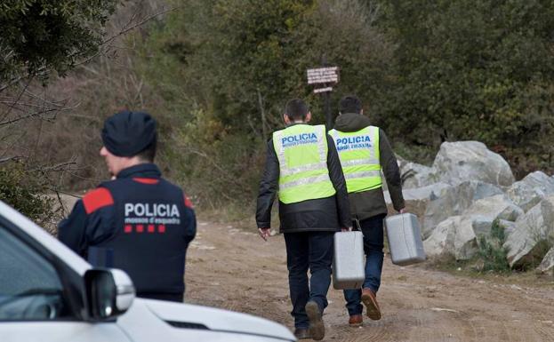 Los mossos, en la escena de un crimen.