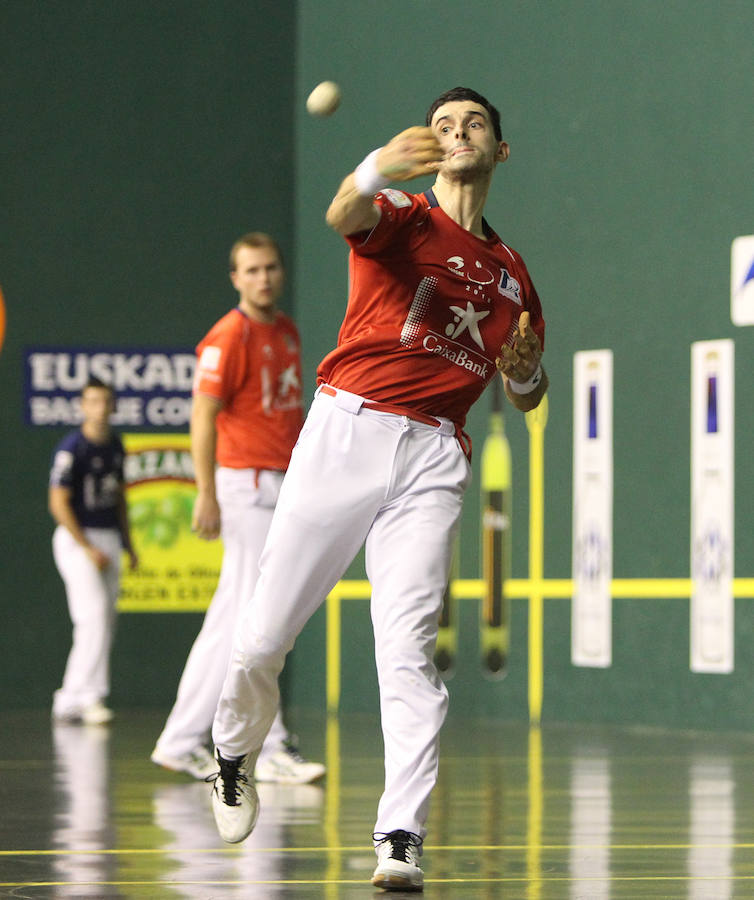 Olaizola II enmendó su borrón en Logroño y avasalló a Víctor en el cruce del torneo de Parejas de la Feria de San Mateo de Pelota. 