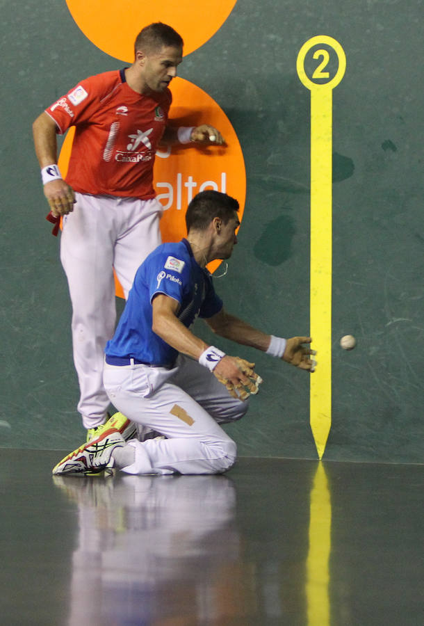 Olaizola II enmendó su borrón en Logroño y avasalló a Víctor en el cruce del torneo de Parejas de la Feria de San Mateo de Pelota. 