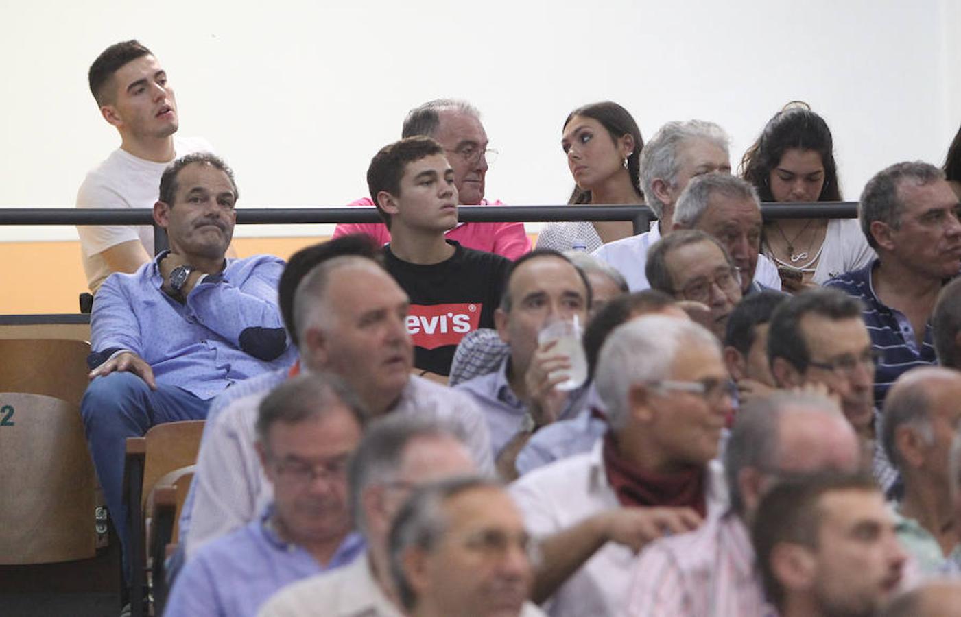 Olaizola II enmendó su borrón en Logroño y avasalló a Víctor en el cruce del torneo de Parejas de la Feria de San Mateo de Pelota. 