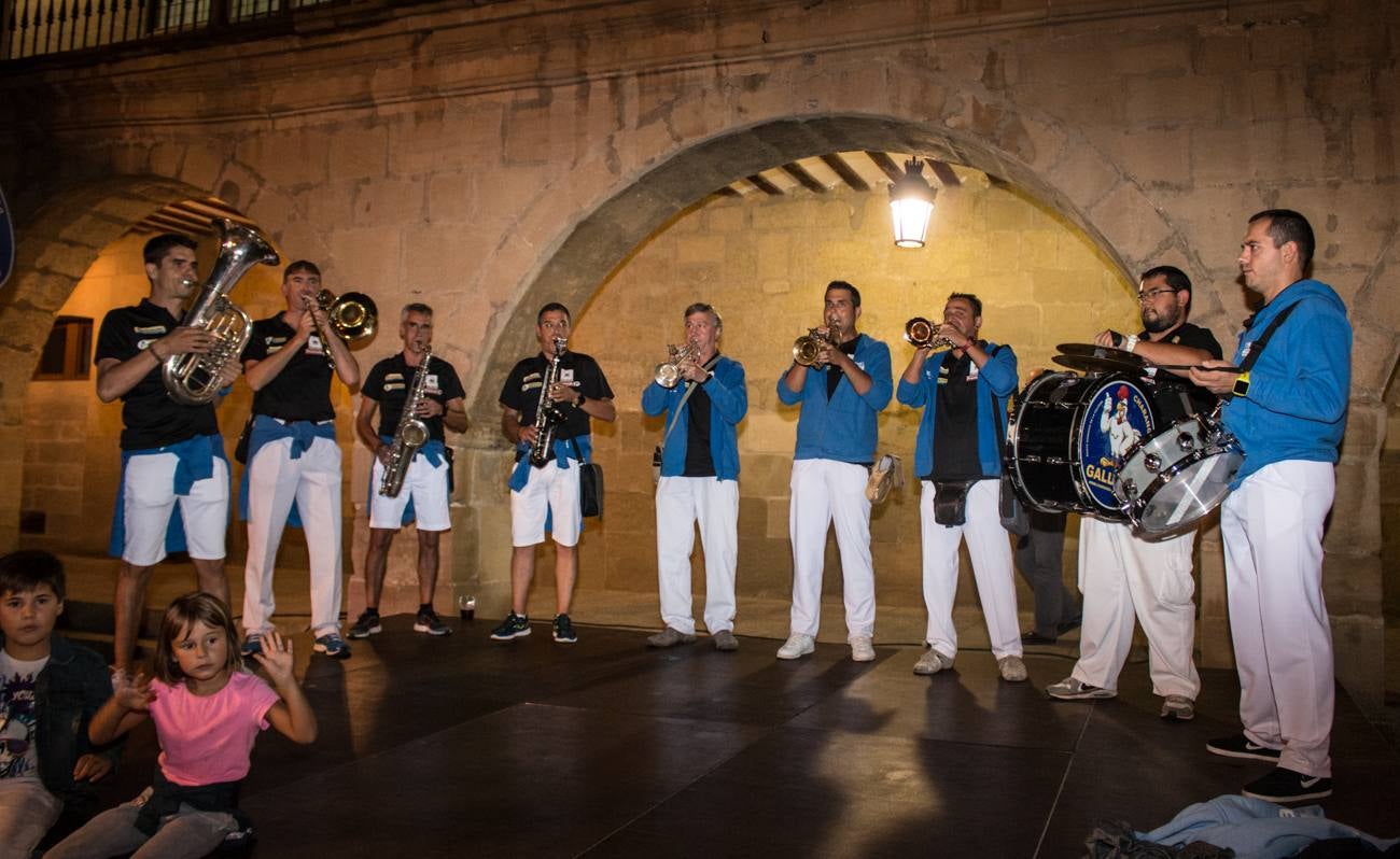 Fotos: Disparo del cohete de las fiestas de Gracias y de San Jerónimo Hermosilla en Santo Domingo