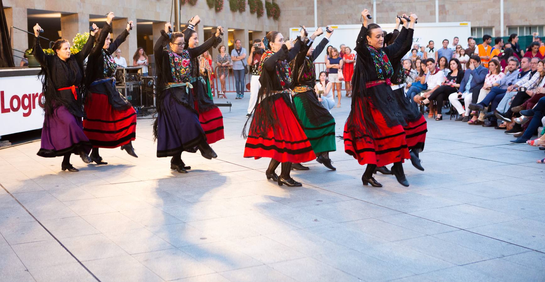 Este es uno de los actos populares de las fiestas de San Mateo, en el que se busca que diferentes personalidades riojanas protagonicen un acto similar al institucional que se desarrolla el 21 de septiembre 