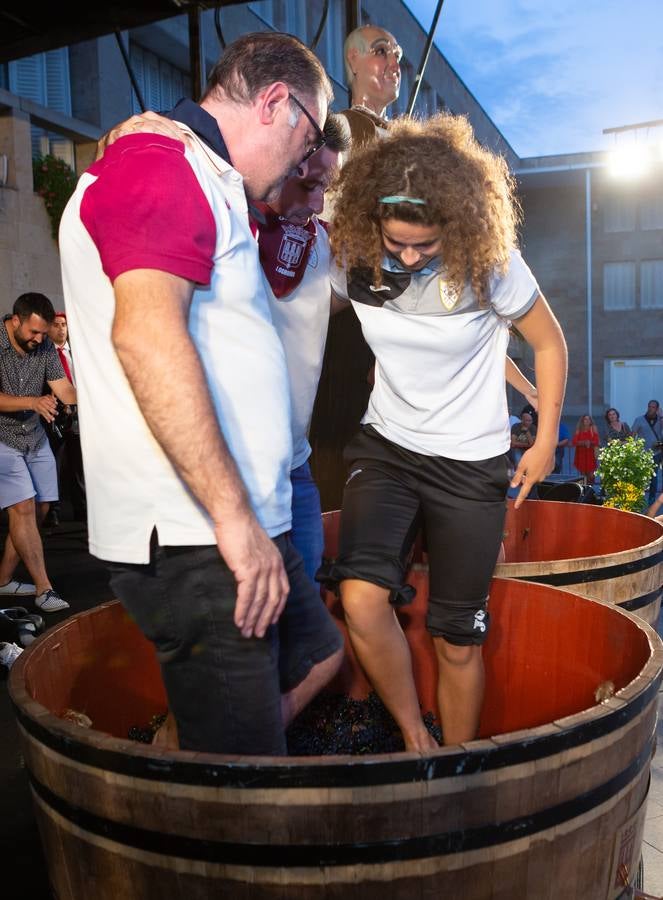 Este es uno de los actos populares de las fiestas de San Mateo, en el que se busca que diferentes personalidades riojanas protagonicen un acto similar al institucional que se desarrolla el 21 de septiembre 