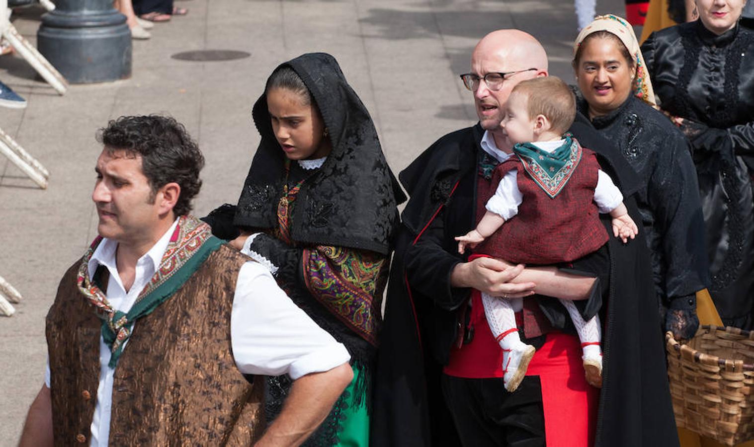 Dïa de San Mateo. Día grande en la ciudad con la ofrenda del primer mosto. El pisado y la posterior ofrenda del primer caldo a la virgen de Valvanera ocupó la mañana más institucional en El Espolón.