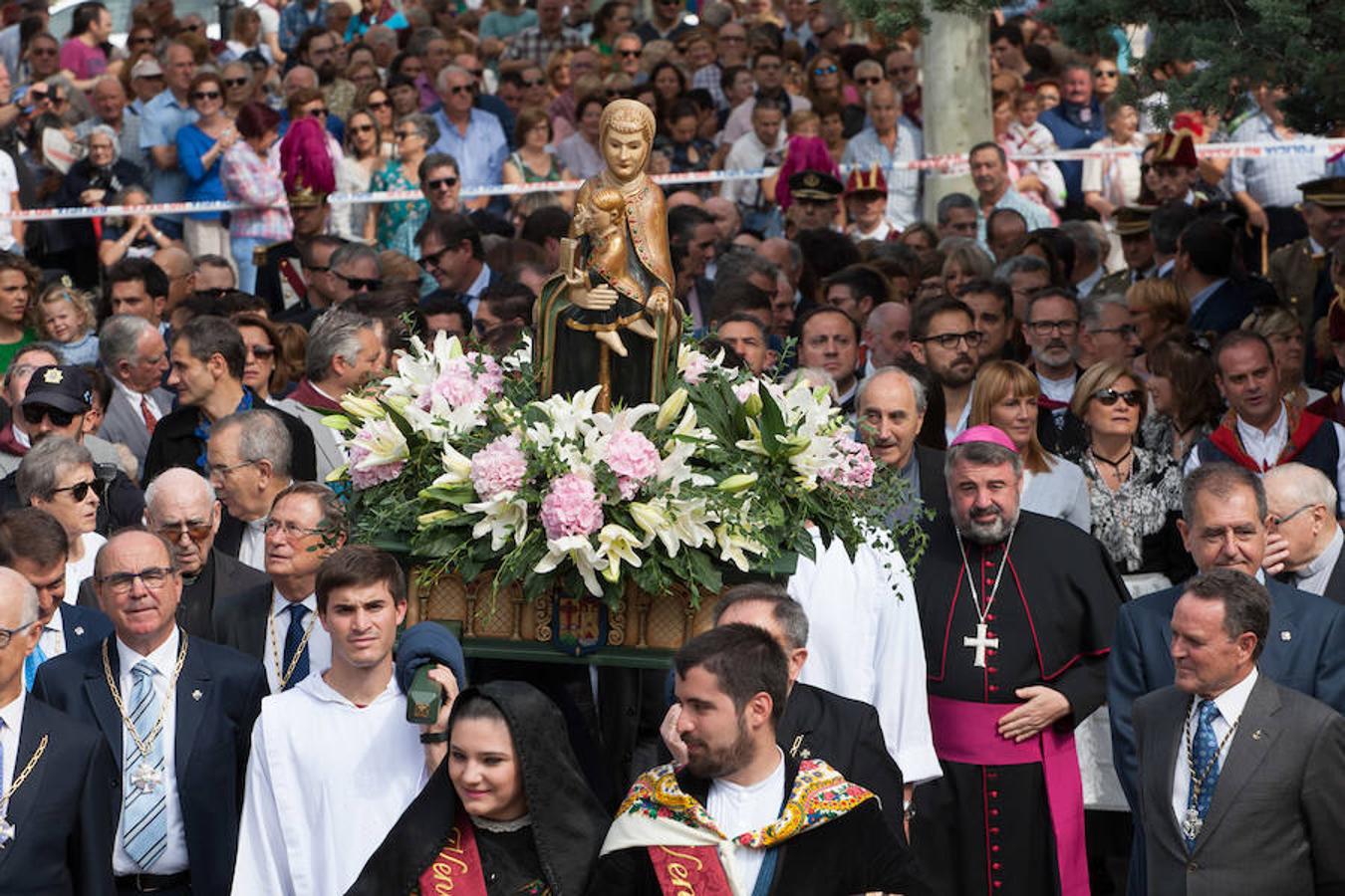 Dïa de San Mateo. Día grande en la ciudad con la ofrenda del primer mosto. El pisado y la posterior ofrenda del primer caldo a la virgen de Valvanera ocupó la mañana más institucional en El Espolón.