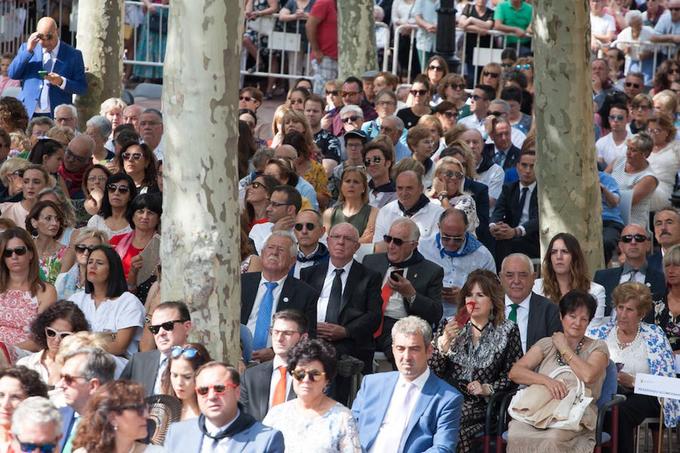 Dïa de San Mateo. Día grande en la ciudad con la ofrenda del primer mosto. El pisado y la posterior ofrenda del primer caldo a la virgen de Valvanera ocupó la mañana más institucional en El Espolón.