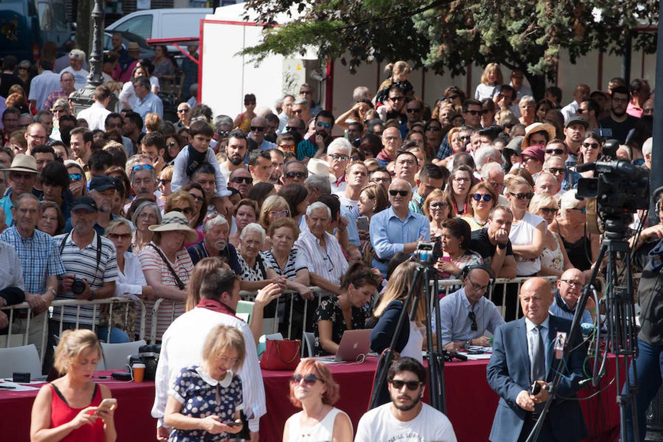 Dïa de San Mateo. Día grande en la ciudad con la ofrenda del primer mosto. El pisado y la posterior ofrenda del primer caldo a la virgen de Valvanera ocupó la mañana más institucional en El Espolón.