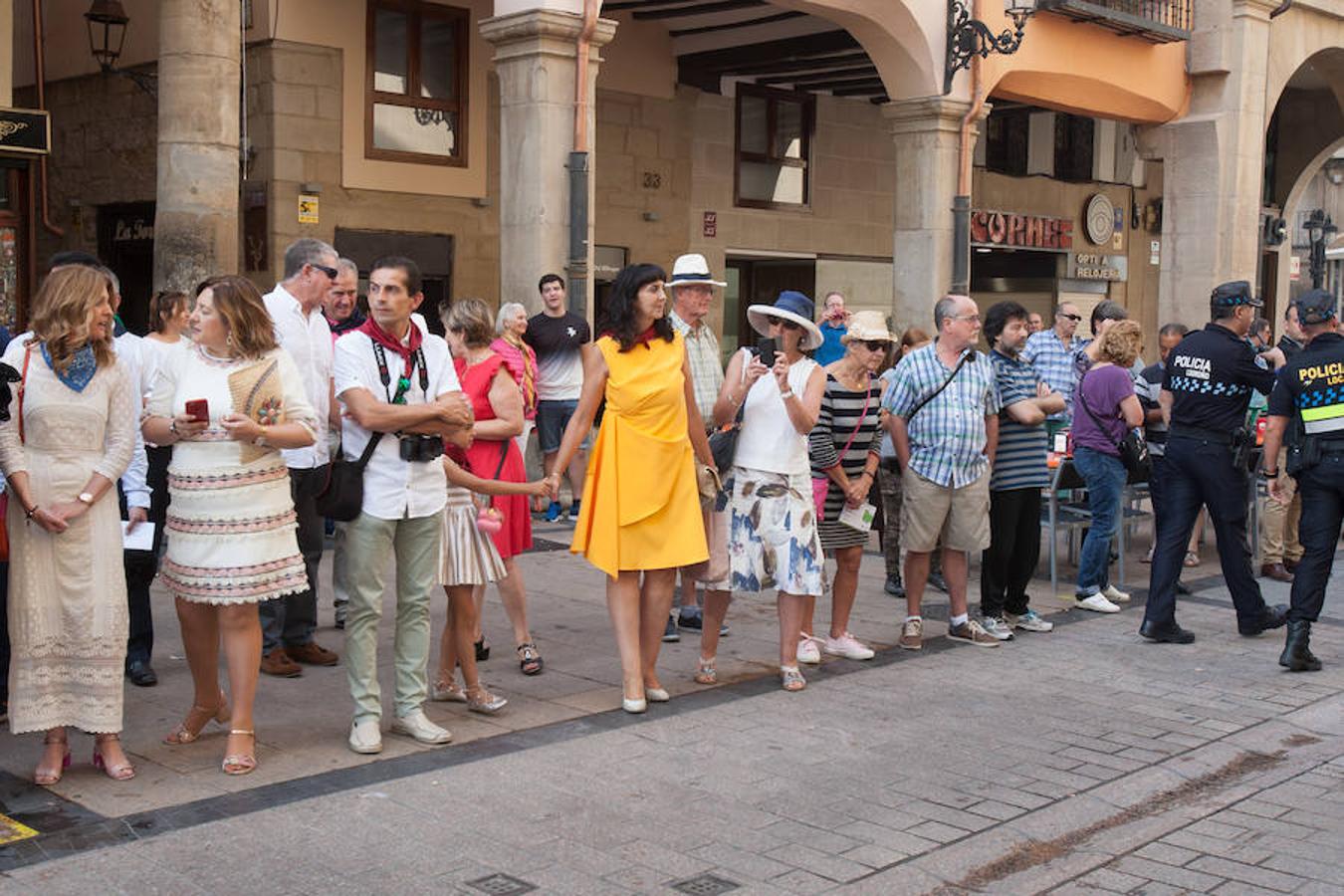 Dïa de San Mateo. Día grande en la ciudad con la ofrenda del primer mosto. El pisado y la posterior ofrenda del primer caldo a la virgen de Valvanera ocupó la mañana más institucional en El Espolón.