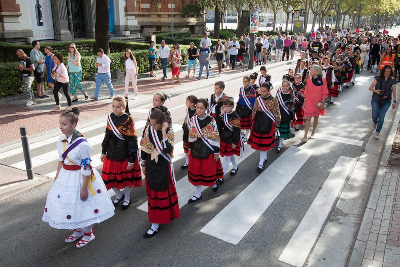 Dïa de San Mateo. Día grande en la ciudad con la ofrenda del primer mosto. El pisado y la posterior ofrenda del primer caldo a la virgen de Valvanera ocupó la mañana más institucional en El Espolón.