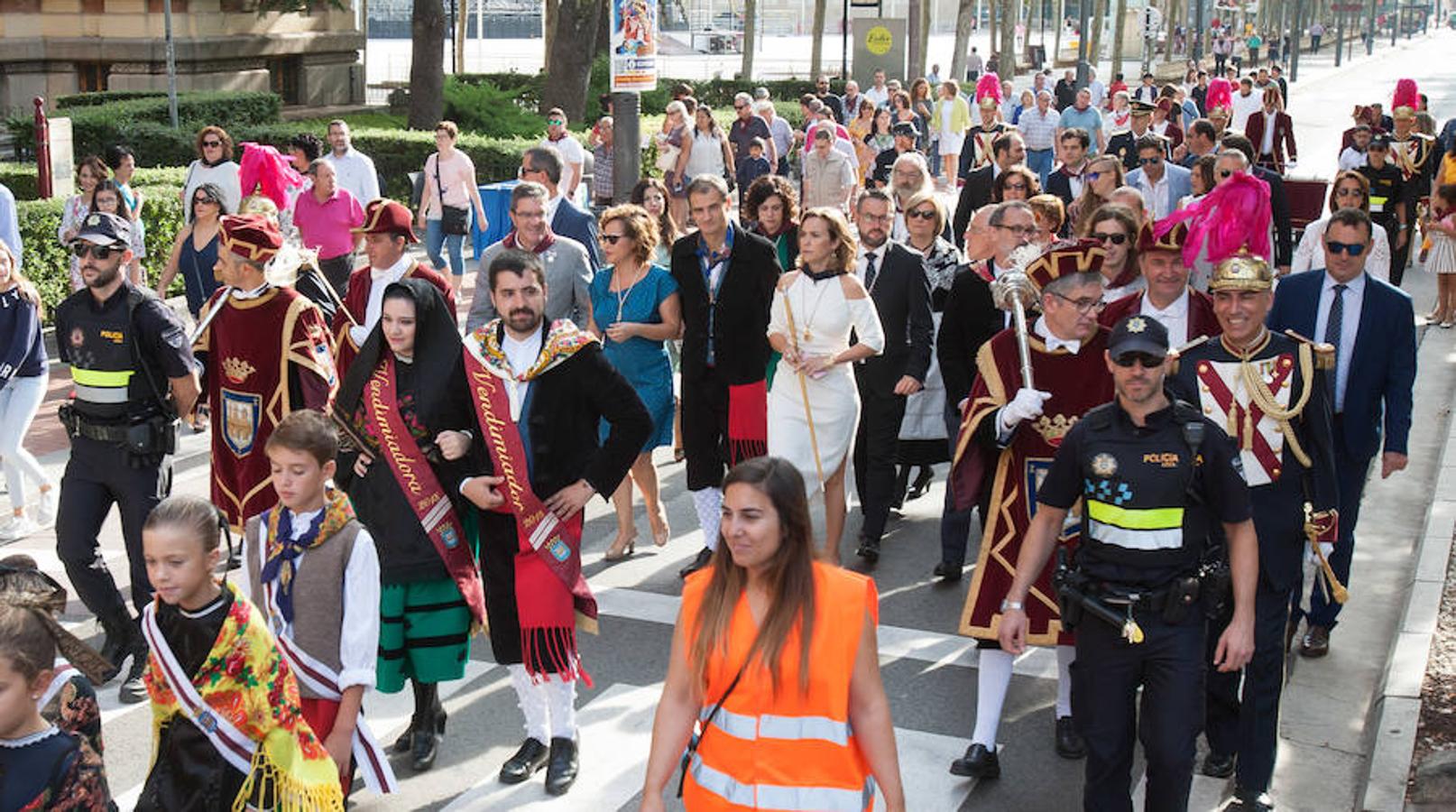 Dïa de San Mateo. Día grande en la ciudad con la ofrenda del primer mosto. El pisado y la posterior ofrenda del primer caldo a la virgen de Valvanera ocupó la mañana más institucional en El Espolón.