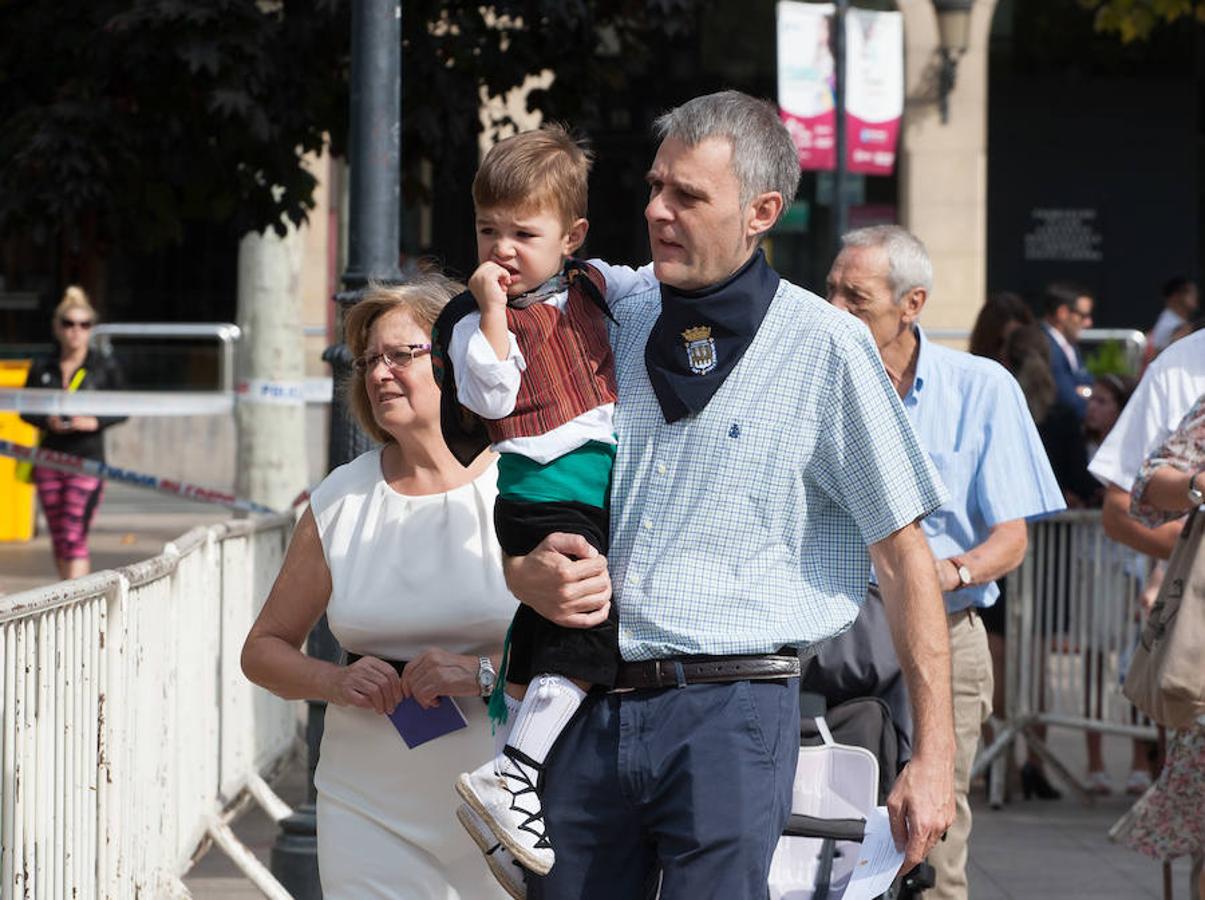 Dïa de San Mateo. Día grande en la ciudad con la ofrenda del primer mosto. El pisado y la posterior ofrenda del primer caldo a la virgen de Valvanera ocupó la mañana más institucional en El Espolón.