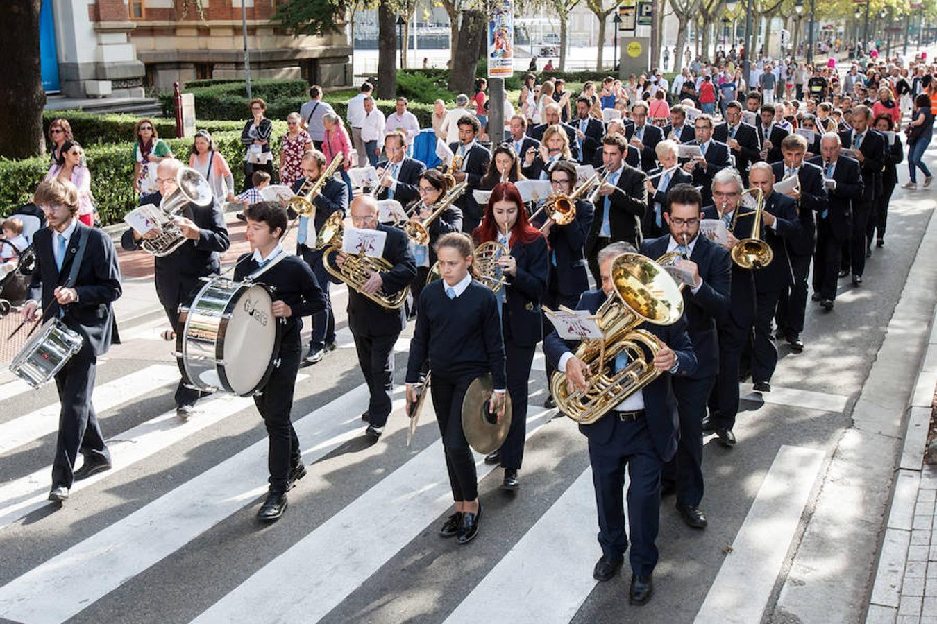 Dïa de San Mateo. Día grande en la ciudad con la ofrenda del primer mosto. El pisado y la posterior ofrenda del primer caldo a la virgen de Valvanera ocupó la mañana más institucional en El Espolón.