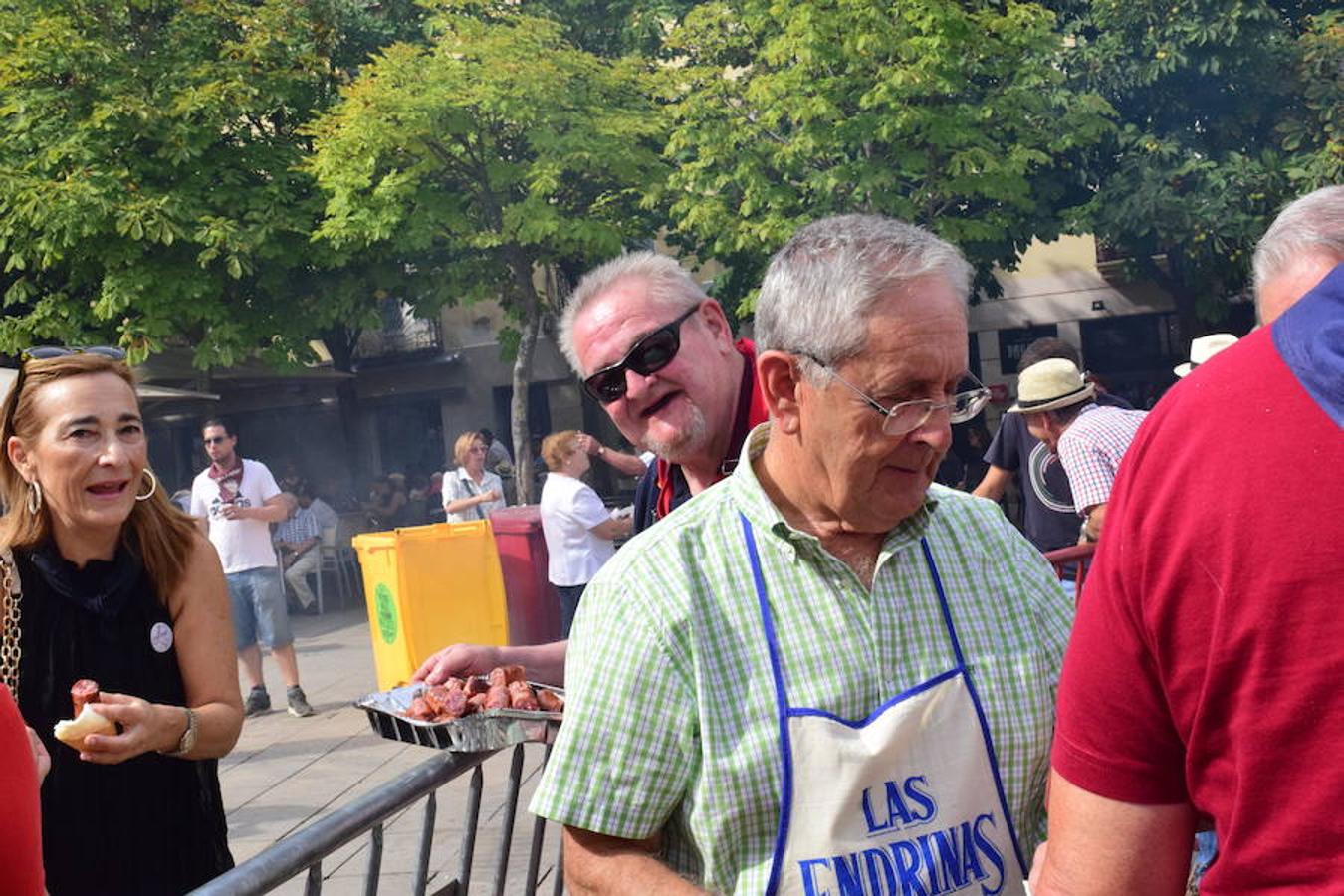 Festival de chuletillas asadas en la Plaza del Mercado con motivo de la Semana Gastronómica que se está celebrando a lo largo de las fiestas de San Mateo.