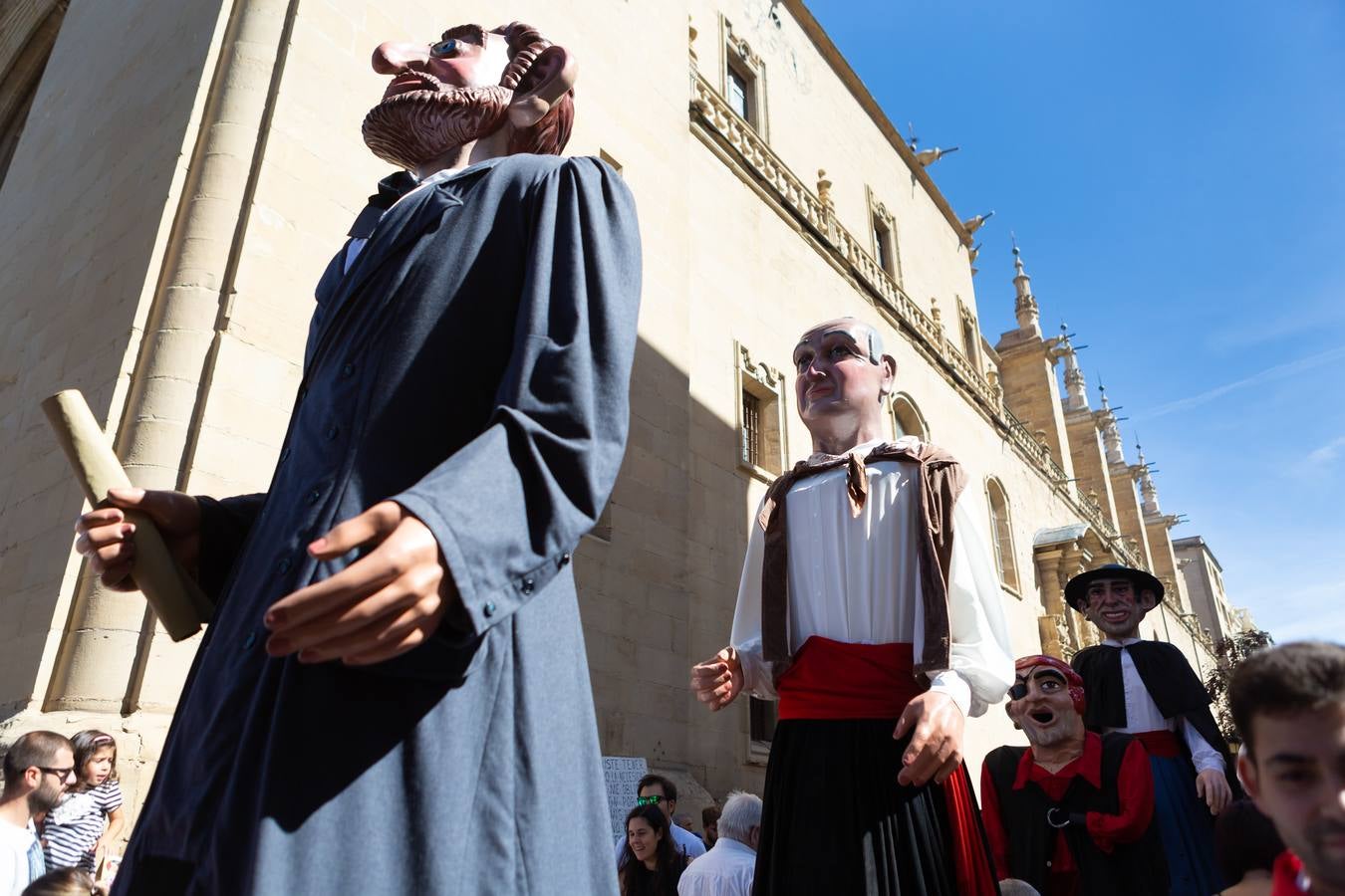 Fotos: A la sombra de los gigantes... y de los cabezudos