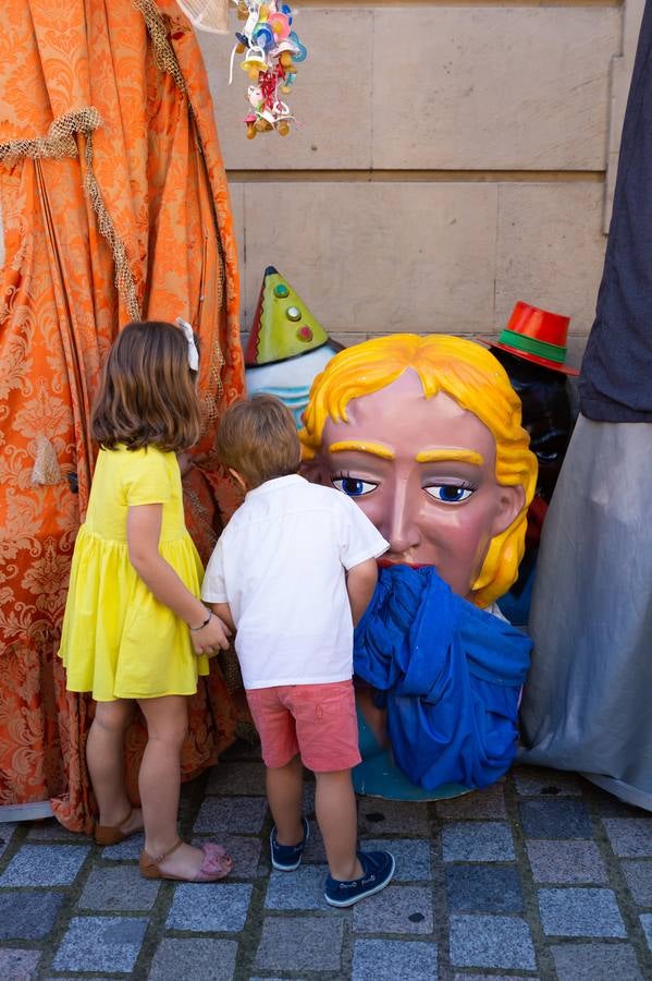 Fotos: A la sombra de los gigantes... y de los cabezudos