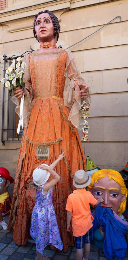 Fotos: A la sombra de los gigantes... y de los cabezudos