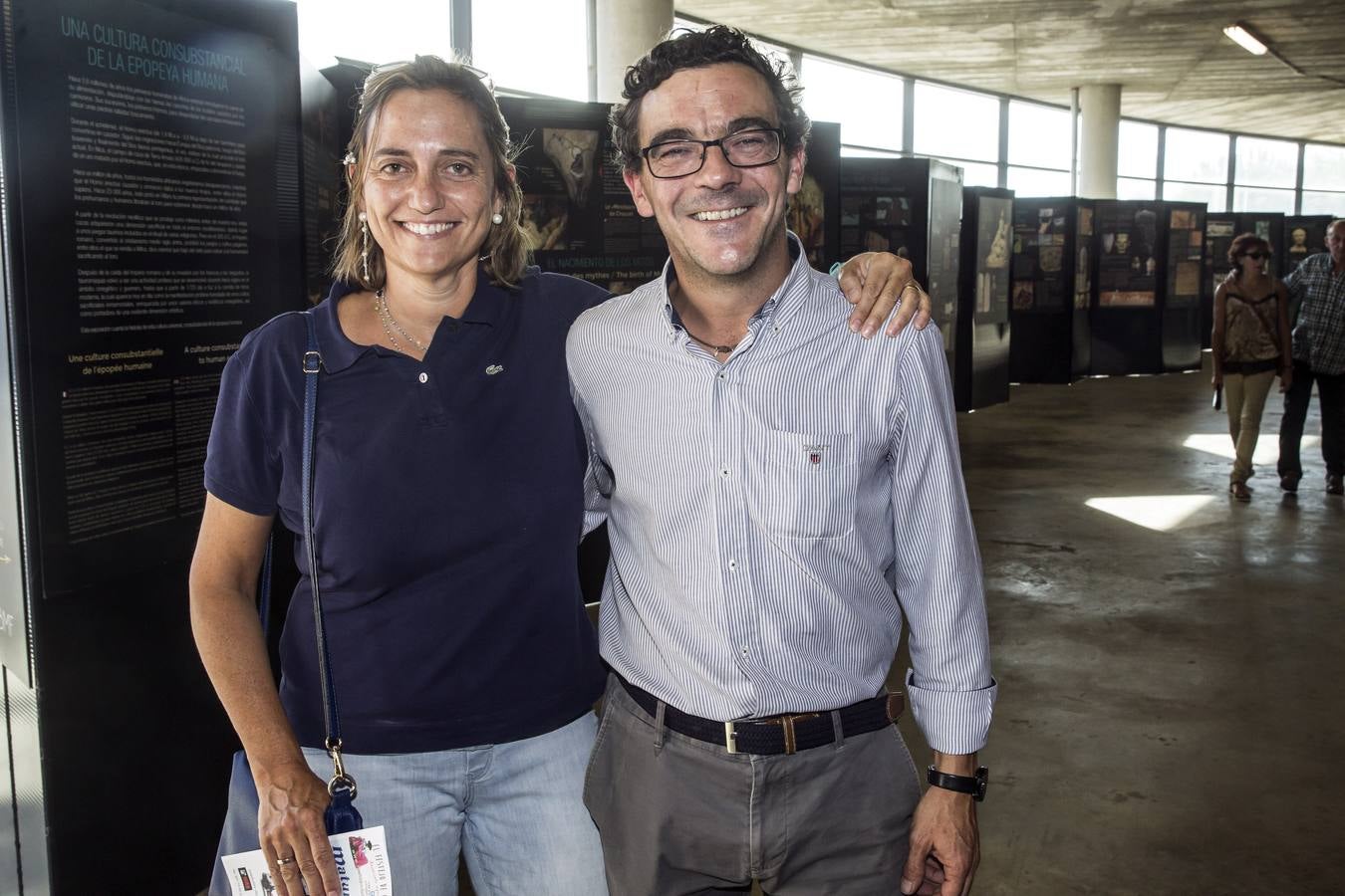 El rejoneador Pablo Hermoso de Mendoza y la francesa Lea Vicens salieron a hombros en el cierre ecuestre de la feria de San Mateo de Logroño, una tarde en la que el jinete navarro marcó la diferencia, con una actuación colosal, sobre todo en su primer enemigo