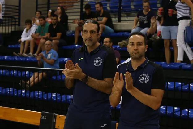 Garabaya y Velasco, técnicos del Ciudad de Logroño. :: juan marín
