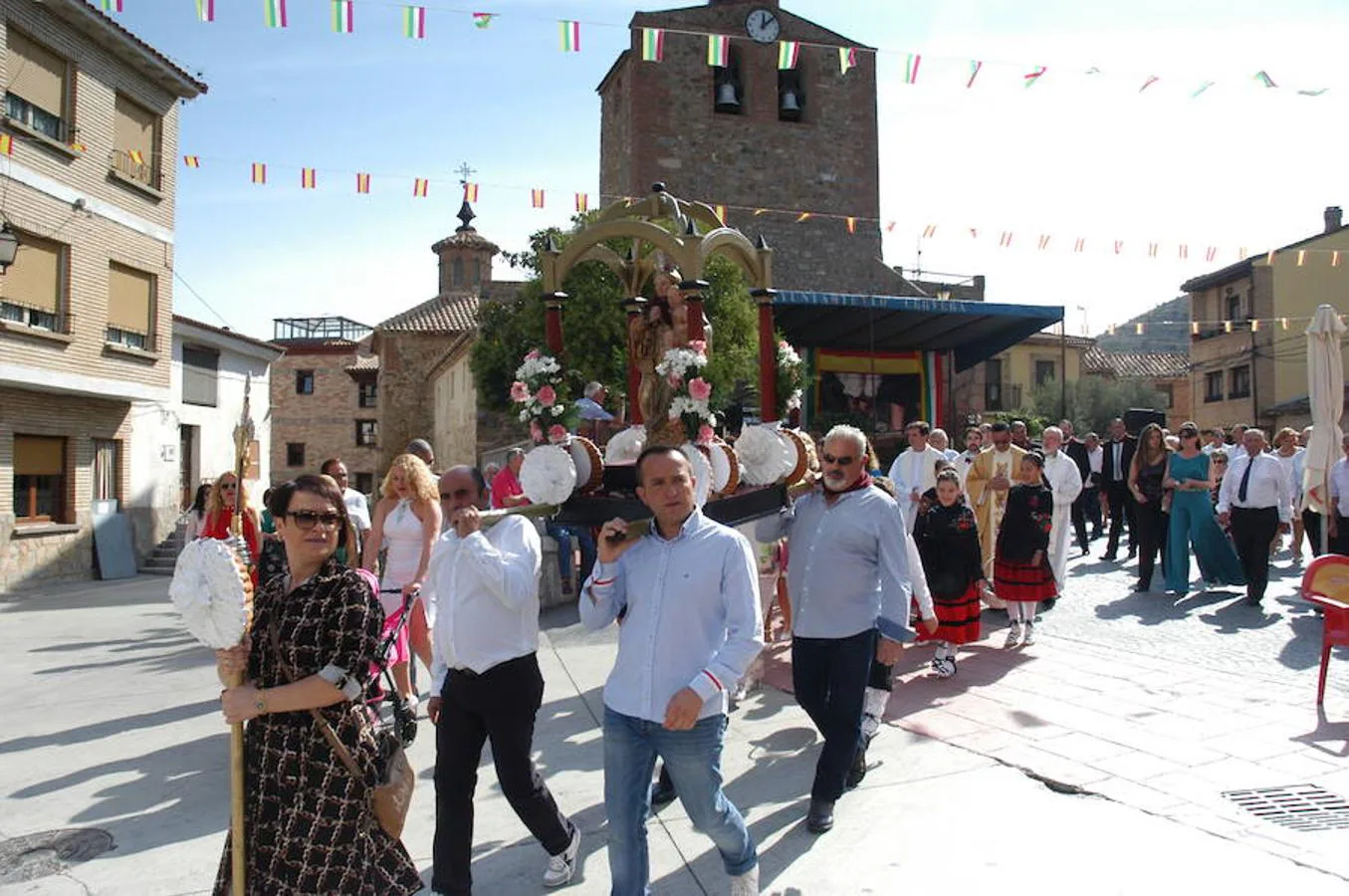 Imágenes del día grande de las fiestas de Rincón de Olivedo. con motivo de sus fiestas de Acción de Gracias y Virgen de la Antigua con procesión, pisado de uva, ofrenda del mosto y misa.