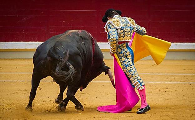 Diego Urdiales, galardonado con el Trofeo al Mejor Quite de San Mateo