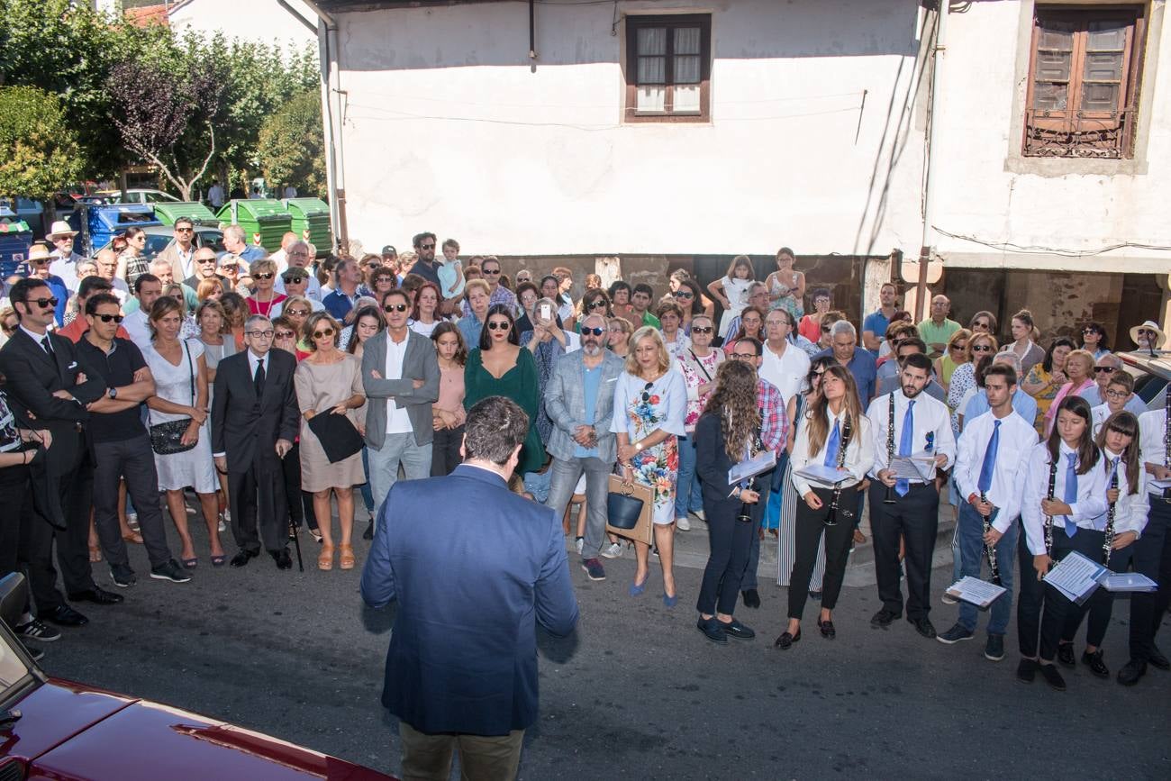 Acto de inauguración de las calles que Ezcaray ha dedicado a Marisa Sánchez, Víctor Monge y Cristóbal Zamudio, e inicio de las fiestas de Nuestra Señora de Allende y Gracias.