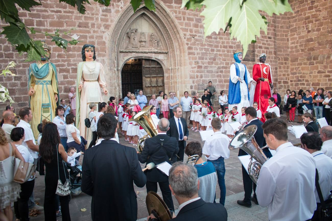 Acto de inauguración de las calles que Ezcaray ha dedicado a Marisa Sánchez, Víctor Monge y Cristóbal Zamudio, e inicio de las fiestas de Nuestra Señora de Allende y Gracias.