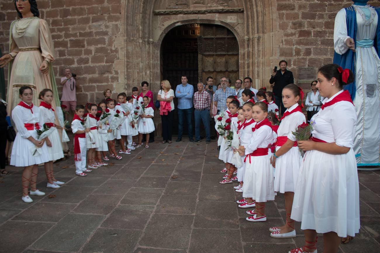 Acto de inauguración de las calles que Ezcaray ha dedicado a Marisa Sánchez, Víctor Monge y Cristóbal Zamudio, e inicio de las fiestas de Nuestra Señora de Allende y Gracias.