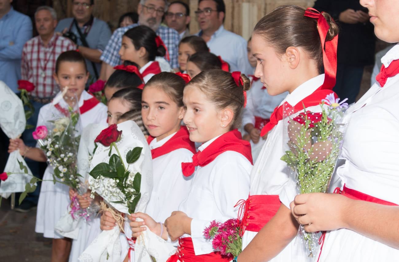 Acto de inauguración de las calles que Ezcaray ha dedicado a Marisa Sánchez, Víctor Monge y Cristóbal Zamudio, e inicio de las fiestas de Nuestra Señora de Allende y Gracias.