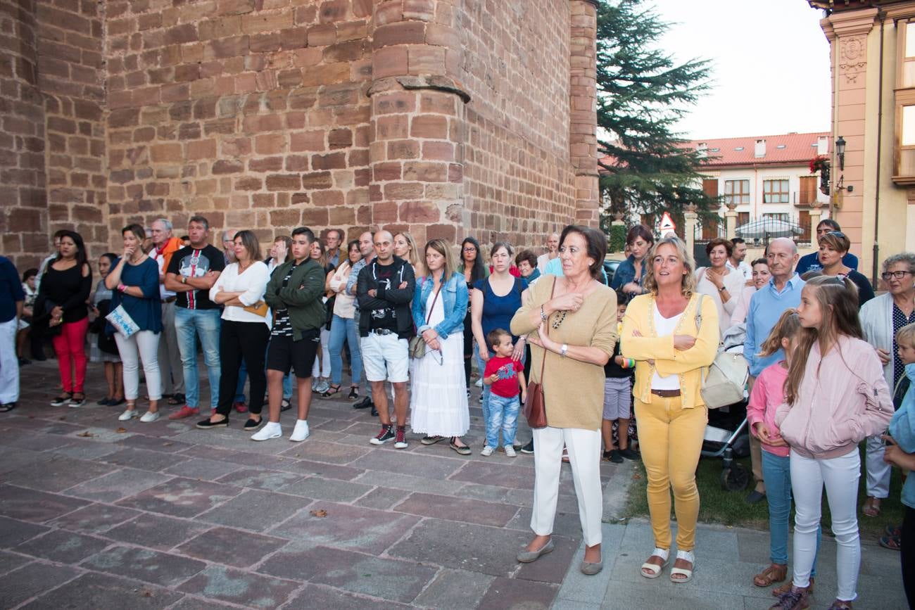 Acto de inauguración de las calles que Ezcaray ha dedicado a Marisa Sánchez, Víctor Monge y Cristóbal Zamudio, e inicio de las fiestas de Nuestra Señora de Allende y Gracias.