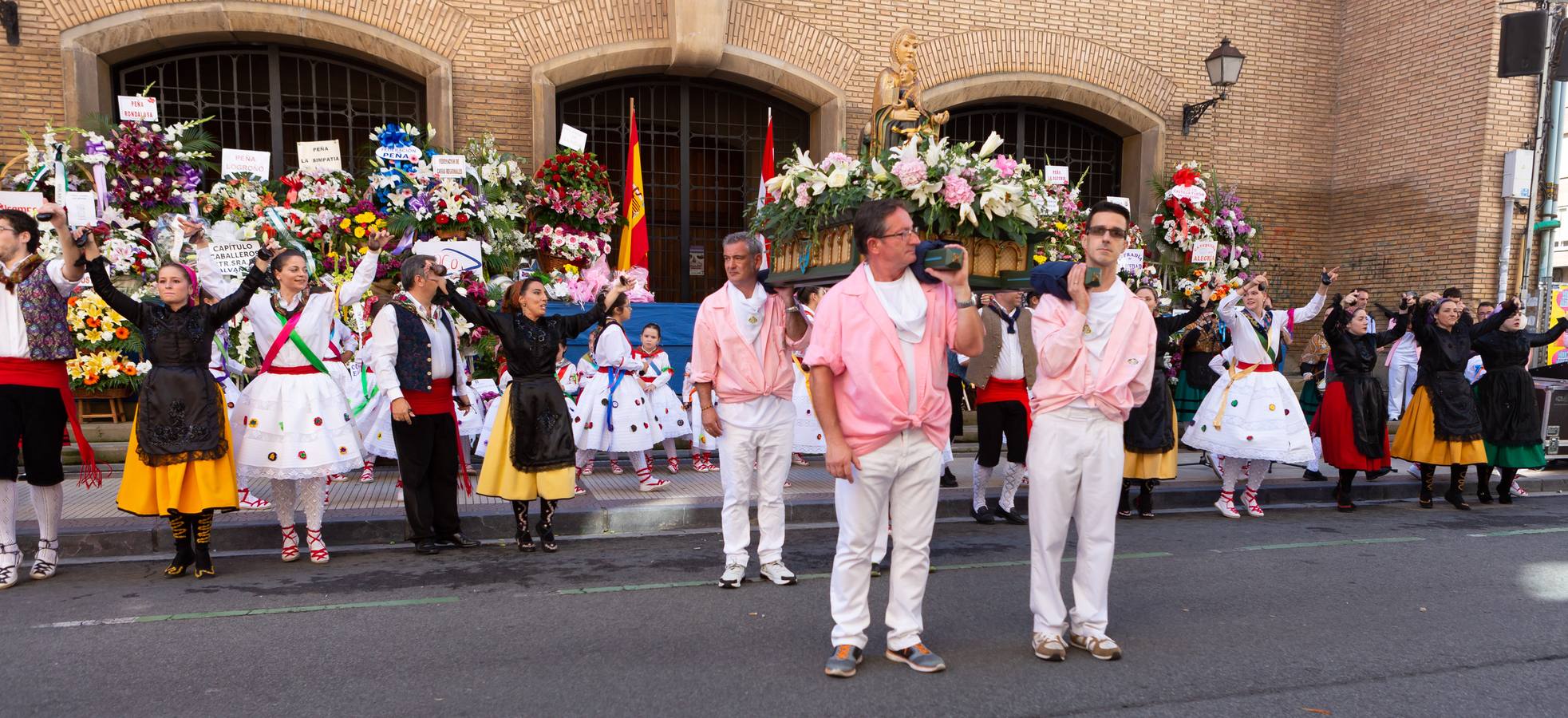 Fotos: Ofrenda floral a la virgen de Valvanera