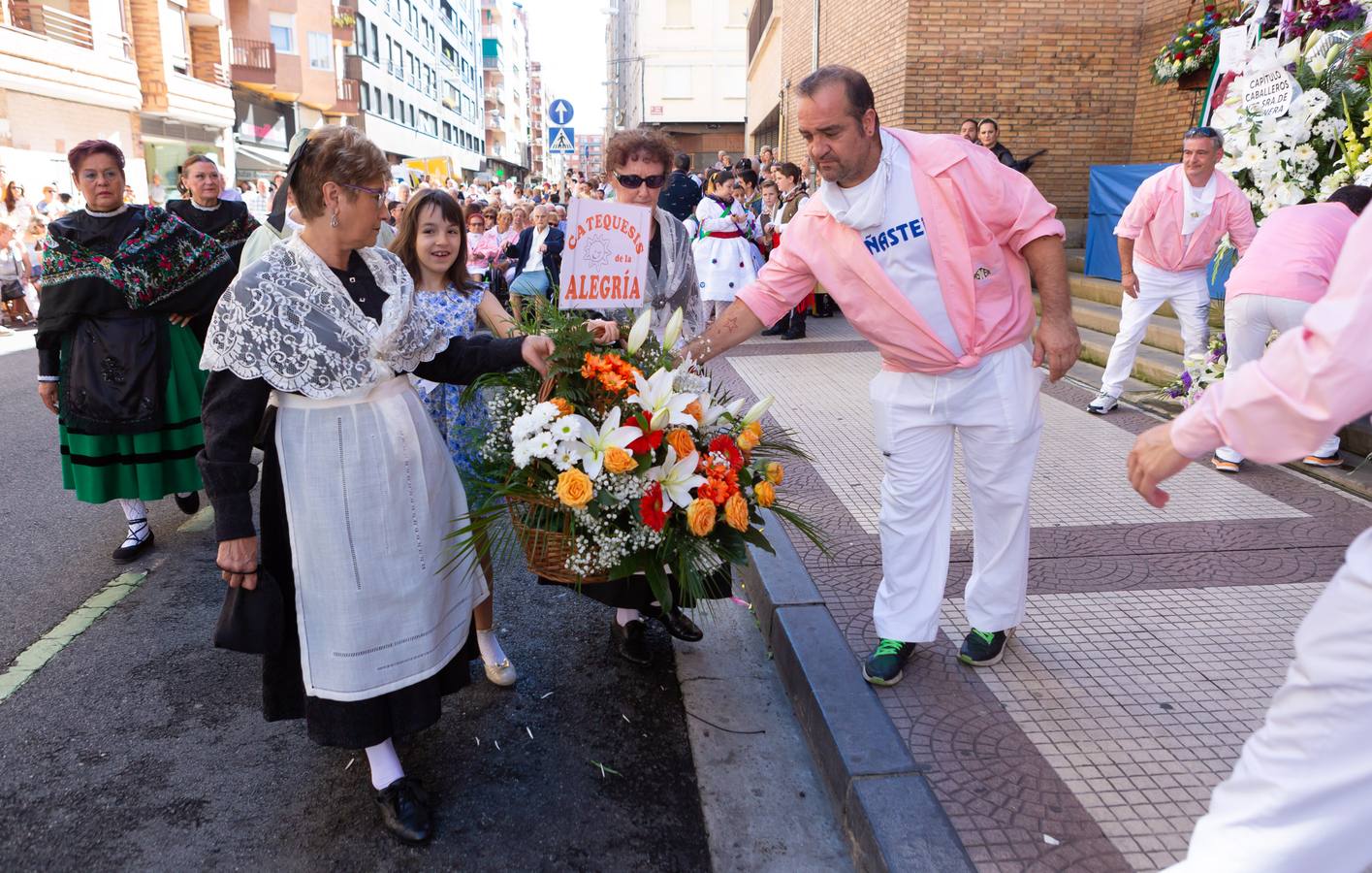 Fotos: Ofrenda floral a la virgen de Valvanera