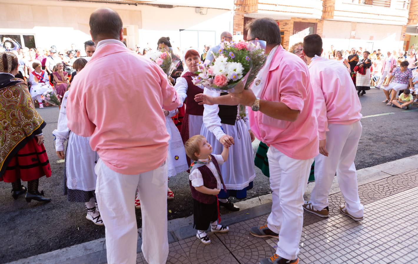 Fotos: Ofrenda floral a la virgen de Valvanera