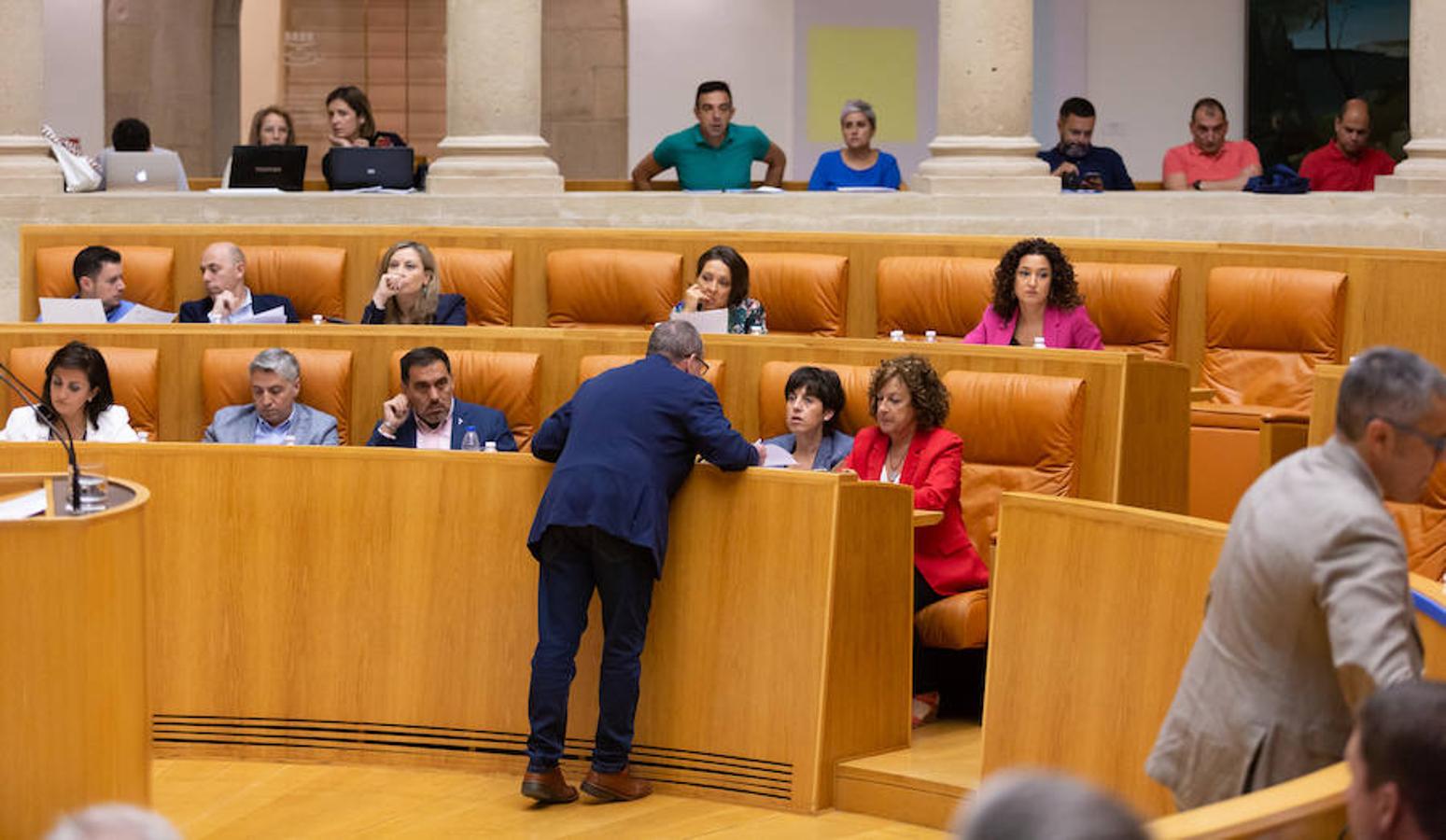 Imágenes correspondientes a la sesión parlamentaria de hoy en la cámara riojana.