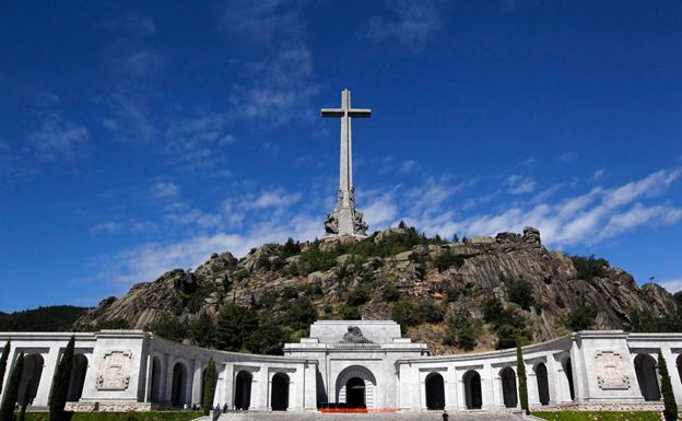 Podemos defiende demoler la cruz del Valle de los Caídos