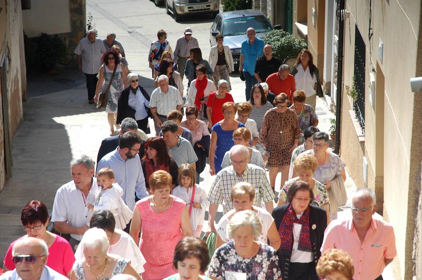 La Villa de Ocón celebró ayer jueves el día grande de San Cosme y San Damián con procesión y misa. Los actos del programa festivo comenzaron el miércoles y durarán hasta el sábado.