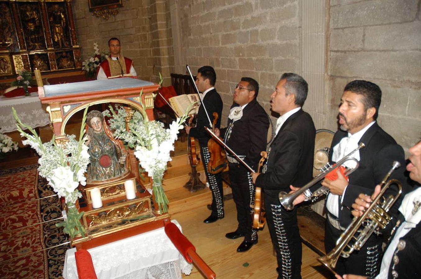 La Villa de Ocón celebró ayer jueves el día grande de San Cosme y San Damián con procesión y misa. Los actos del programa festivo comenzaron el miércoles y durarán hasta el sábado.